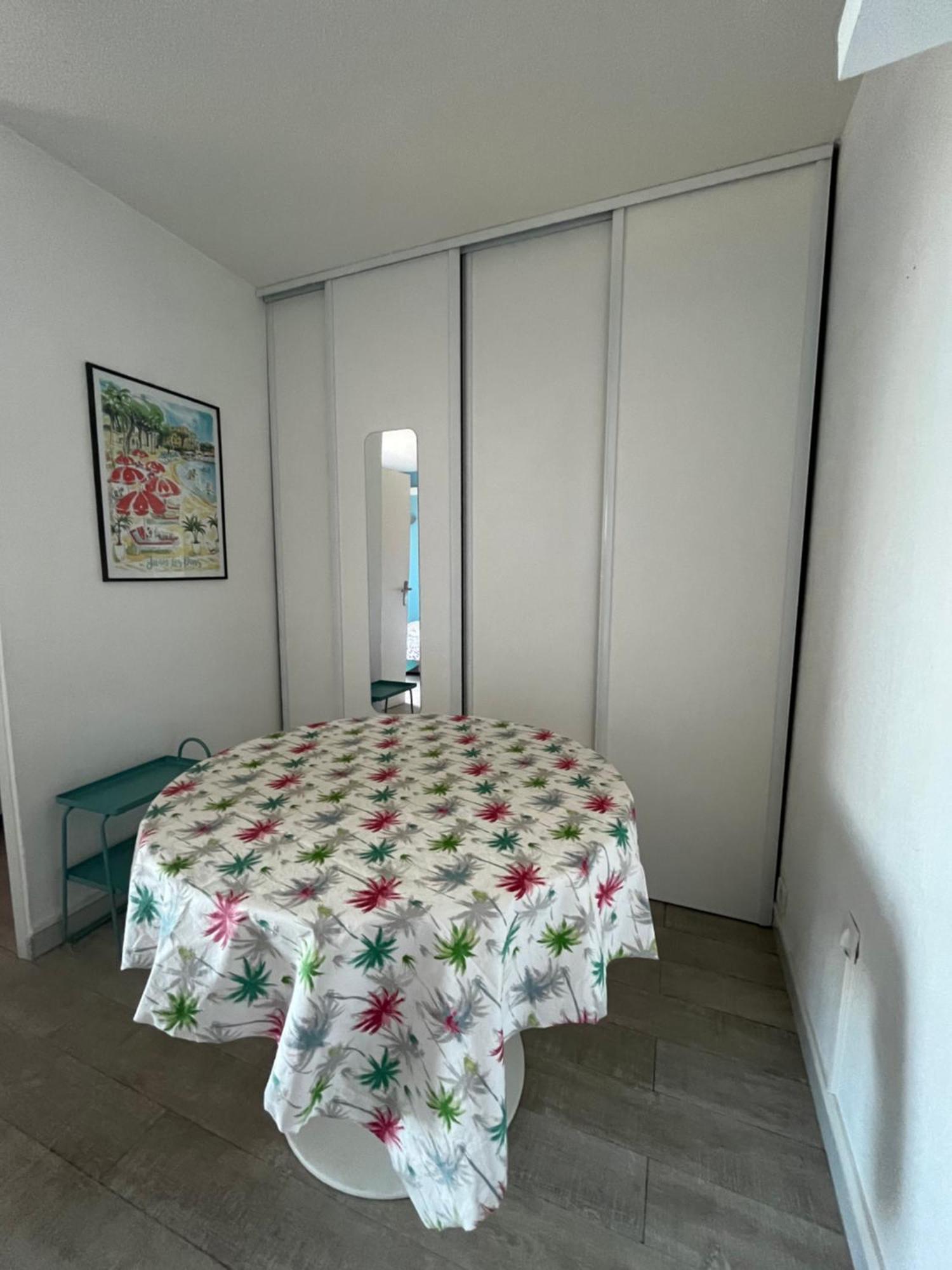Appartement T2 De Standing Au Pied Des Plages Golfe-Juan Exteriér fotografie