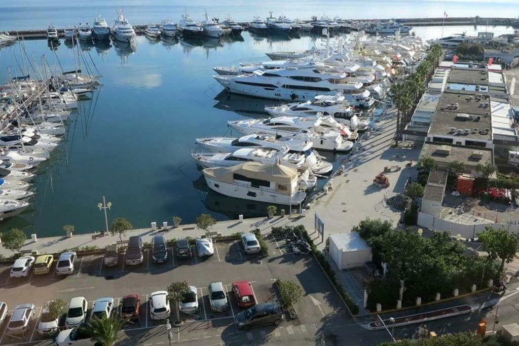 Appartement T2 De Standing Au Pied Des Plages Golfe-Juan Exteriér fotografie
